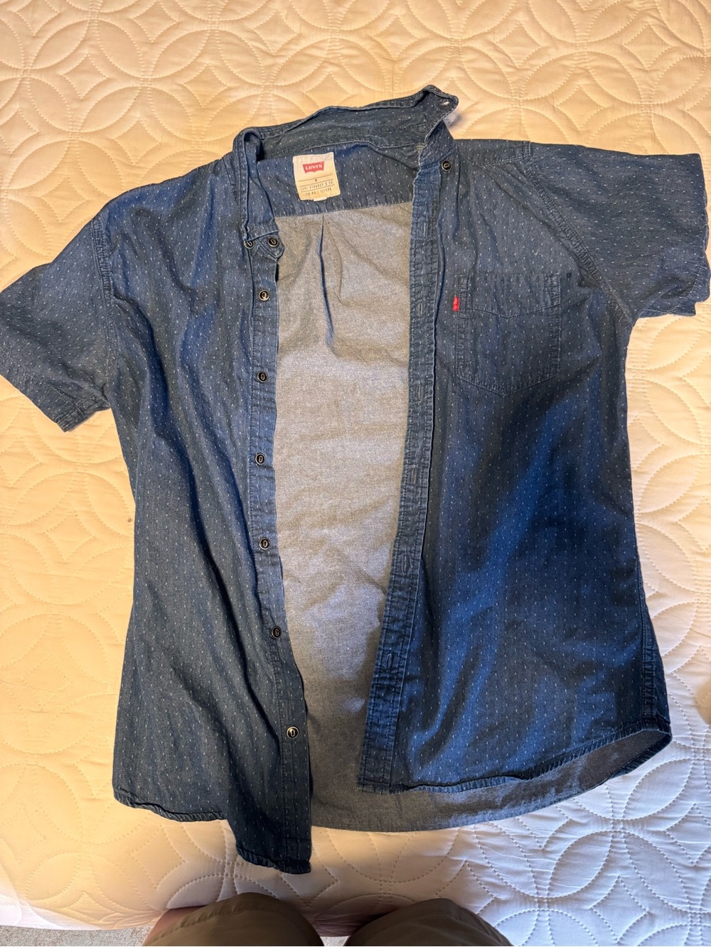 Levi's Men's Blue Dot-Print Short Sleeve Button-Up Shirt